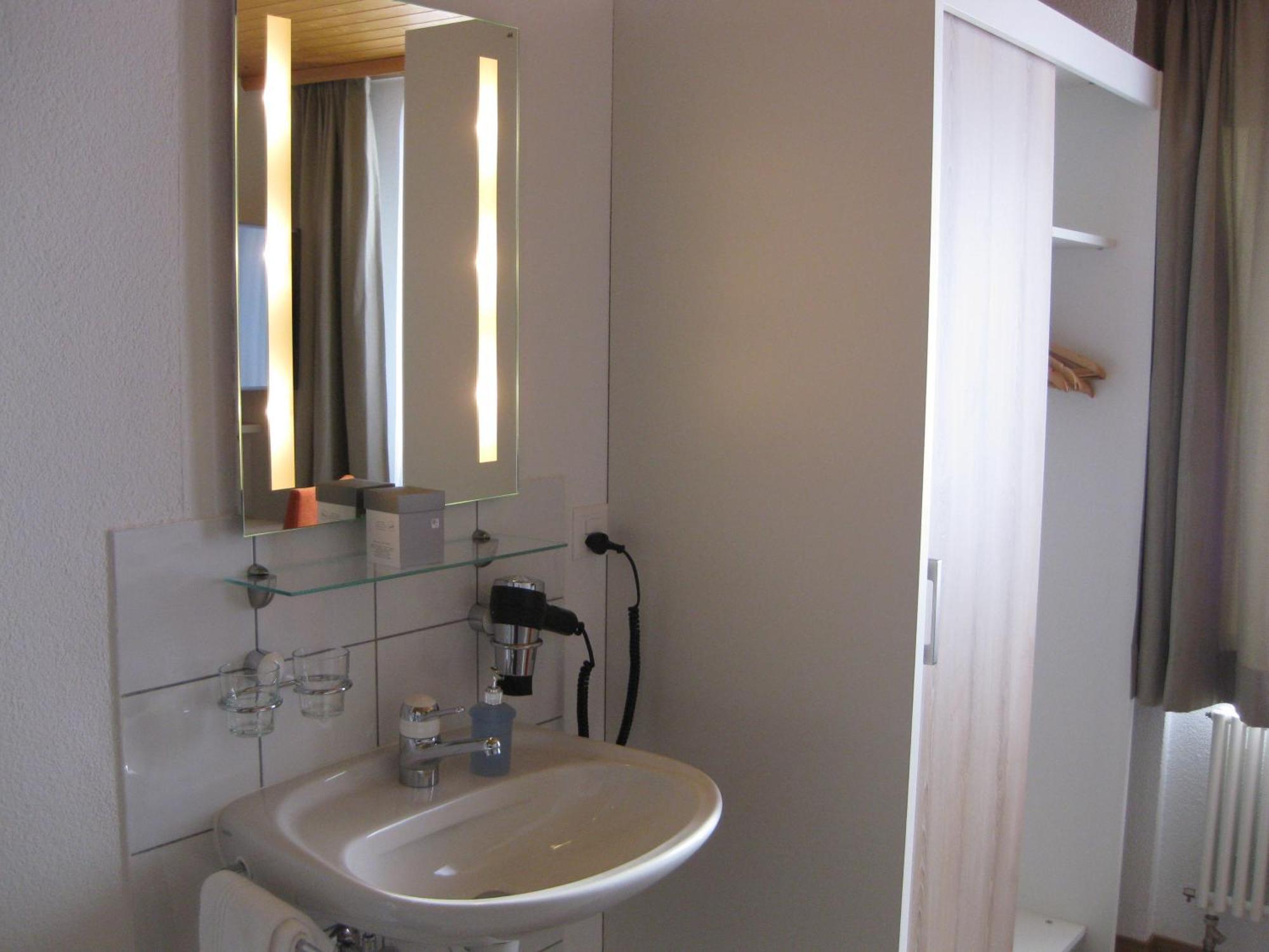 Hotel Hubertus Obergesteln Habitación foto